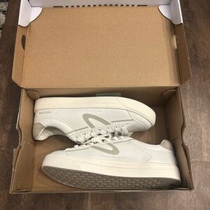 Tretorn “Serve” Women’s Lightweight Sneaker (White/Grey) - NEW Size US: 6 1/2